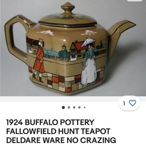 Tea pot.. Antique Buffalo pottery. 1924 Fallowfield hunting scene.Deldare Ware.